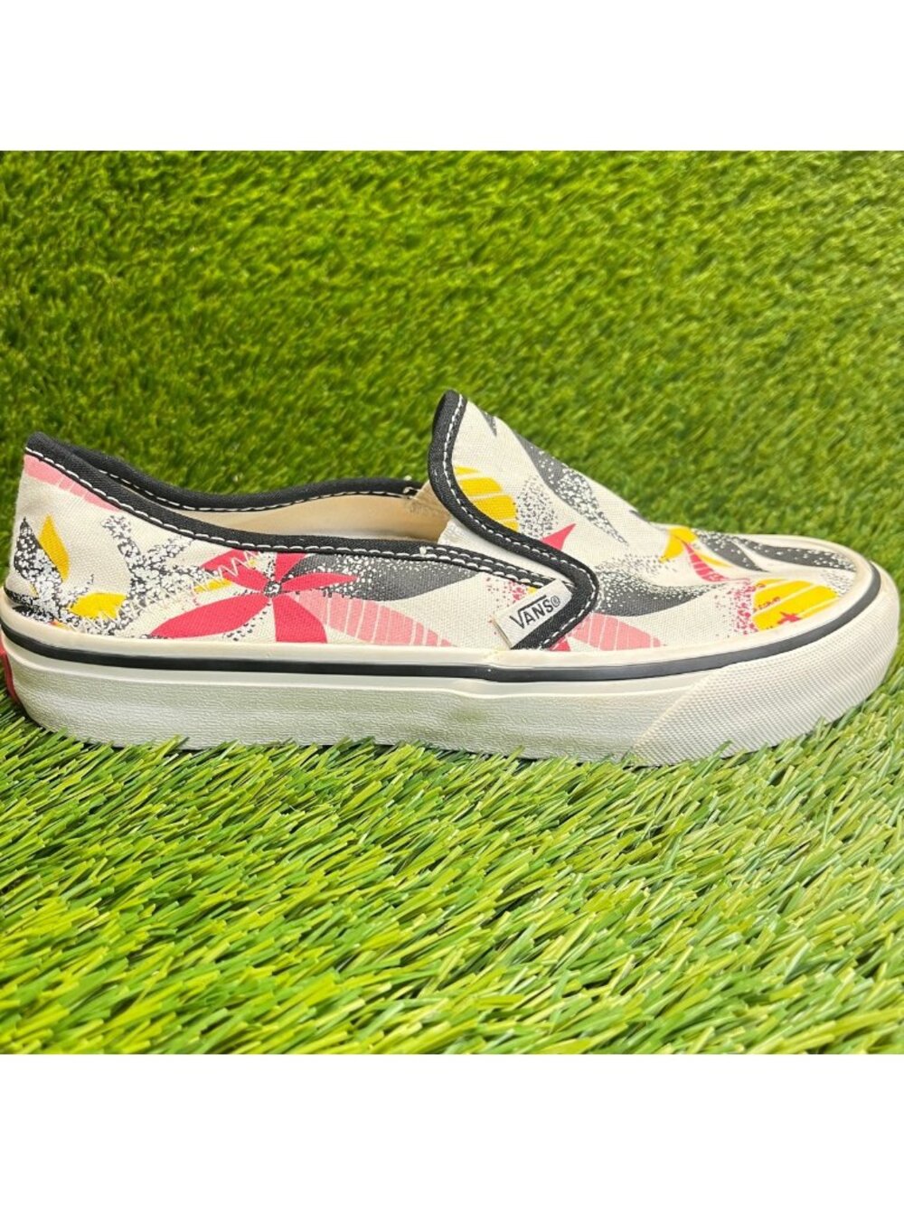 Vans Tropical Palm Slip-On SF Womens Size 7.5 White Pink Athletic Shoes Sneakers